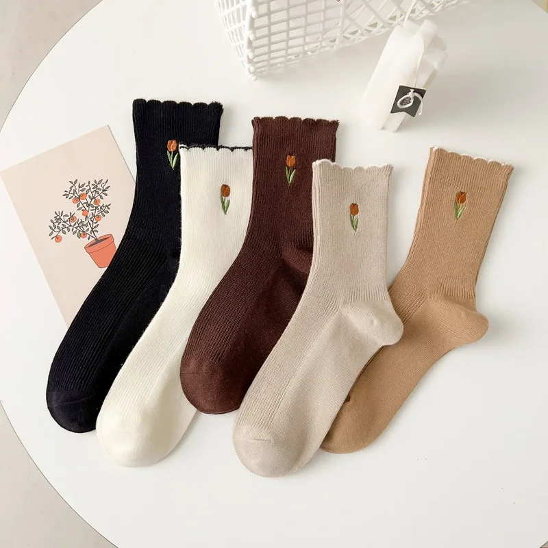Модные хлопчатобумажные носки цвета Макарон с вышивкой в виде тюльпана, японские носки средней длины в трубочку, модные осенние носки с ворсом Wave Edge, японские носки средней длины в трубочку